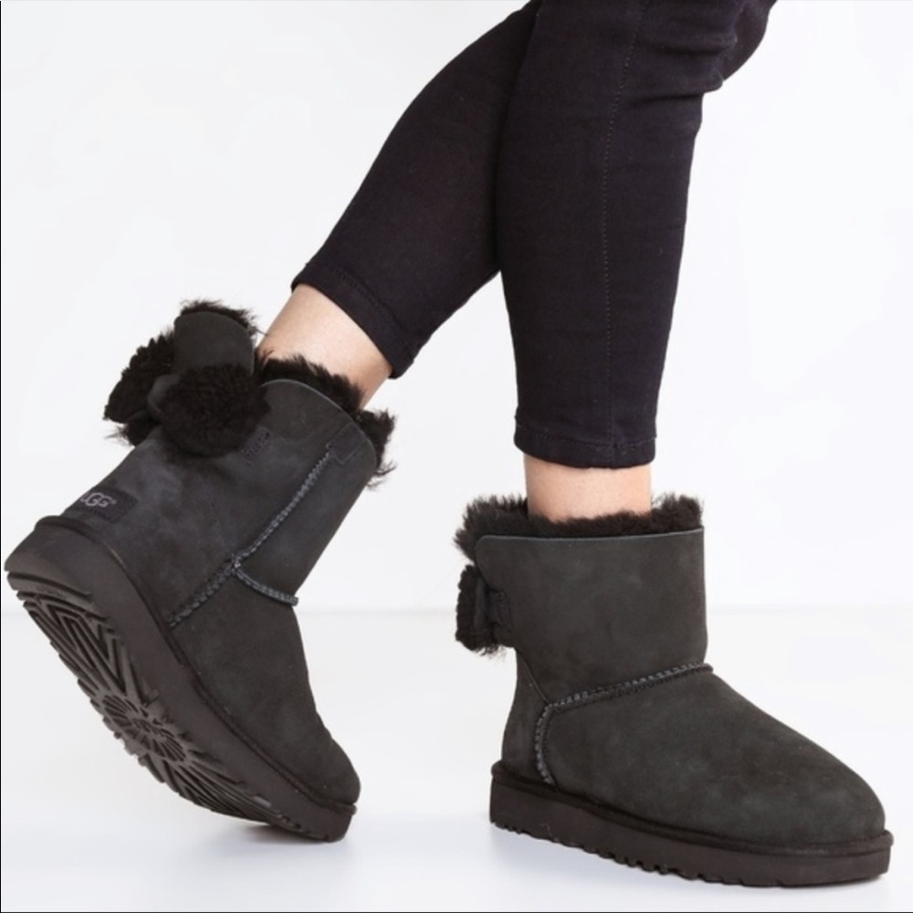 UGG Arielle‎ Bailey Fur Bow Black Boots Size 6